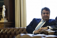 Ζίγκμαρ Γκάμπριελ: «Ανεύθυνη ενέργεια αν δεν συνεχιστεί το ελληνικό πρόγραμμα»