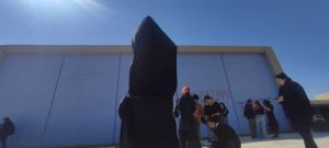 Θεσσαλονίκη: Μαύρο ύφασμα στο άγαλμα του Αριστοτέλη στο ΑΠΘ για τους φοιτητές που σκοτώθηκαν στα Τέμπη