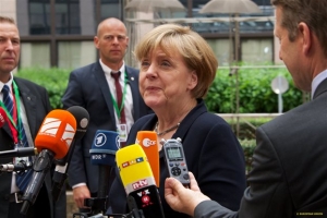 Μέρκελ: «Ενα κλασικό κούρεμα του ελληνικού χρέους είναι εκτός συζήτησης»