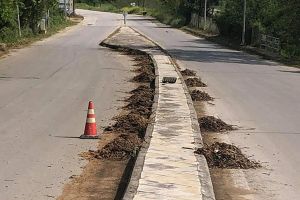 Καθαρισμός στην είσοδο της Αξιούπολης