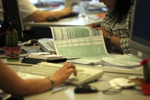 ΥΠΟΙΚ:Προσπαθούν να κρατήσουν 186 ελεγκτές με αύξηση €800 μηνιαίως