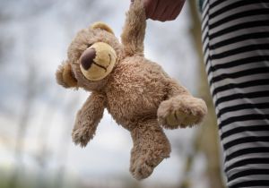 Θεσσαλονίκη: Έκρυψε τον κοριό γιατί τρεις φορές που πήρε το παιδί είδε κάποιες κακώσεις αναφέρει ο δικηγόρος της μητέρας