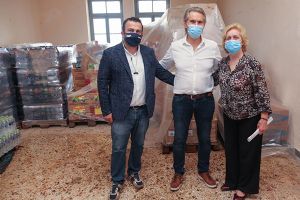 O Στέφανος Παραστατίδης κοντά στους πλημμυροπαθείς της Καρδίτσας