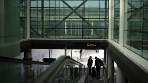 Κορωνοϊός: Επιβάτης μιας από τις πτήσεις με κρούσματα μιλά στον ΣΚΑΪ από την καραντίνα