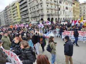 Θεσσαλονίκη: Συγκέντρωση στο Άγαλμα Βενιζέλου με αίτημα να αποδοθούν οι ευθύνες για τα Τέμπη (ΒΙΝΤΕΟ – ΦΩΤΟ)