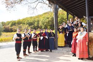 Οι Παίονες στο Οινοποιείο "Μικρό Κτήμα Τίτου"