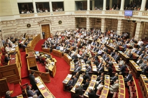 Υπερψηφίστηκε με 222 ψήφους στη Βουλή η συμφωνία με τους δανειστές - 44 οι απώλειες για τον ΣΥΡΙΖΑ - Κάτω από το όριο των 120 η κυβέρνηση