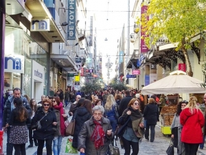Στις 18:00 κλείνουν τα εμπορικά καταστήματα παραμονή Χριστουγέννων