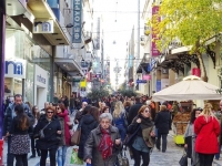 Στις 18:00 κλείνουν τα εμπορικά καταστήματα παραμονή Χριστουγέννων