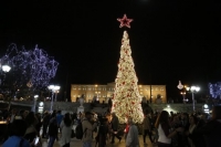 Αναψαν τα χριστουγεννιάτικα φώτα στην πλατεία Συντάγματος