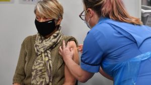 Ιταλία: «Μέσα στο καλοκαίρι θα εμβολιαστούν όλοι», λέει η κυβέρνηση