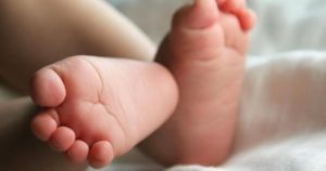 Κυπαρισσία: Ελεύθερος με όρους ο 20χρονος που κακοποίησε το βρέφος του (vid)