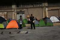 Πρόσφυγες μεταφέρονται από τον Πειραιά στα Διαβατά