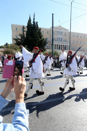 <div>Σύλληψη "ψευτοαστυνομικού" στην παρέλαση στο κέντρο της Αθήνας</div>