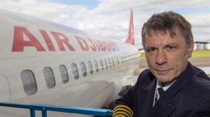 Ο Μπρους Ντίκινσον των Iron Maiden πιλότος στην παρθενική πτήση της Air Djibouti