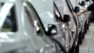 ΗΠΑ: ΙΧ τράκαραν μεταξύ τους και έπεσαν σε κτίριο το οποίο κατέρρευσε επάνω τους (ΒΙΝΤΕΟ)