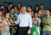 Η νεολαία του Γιώργου Παπανδρέου δίνει ραντεβού την Παρασκευή