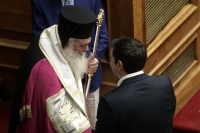 Ιερώνυμος: Τα σπίτια μας καίγονται κι εμείς τραγουδάμε - Το καράβι βουλιάζει για όλους
