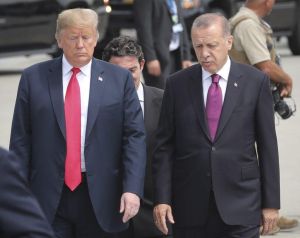 Ο Τραμπ ανακοίνωσε ότι προχωρά σε συμφωνία για τα F-16 με τον πρόεδρο Ερντογάν