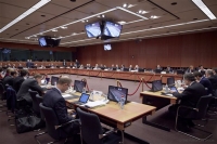 Ο Ευ.Τσακαλώτος ενημερώνει το Eurogroup για το ασφαλιστικό