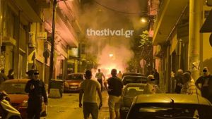 Επίθεση με μολότοφ σε διμοιρίες των ΜΑΤ στη Θεσσαλονίκη (vid)