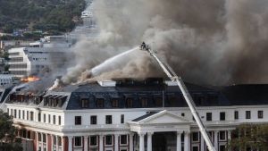 Νότια Αφρική: Υπό έλεγχο και η δεύτερη πυρκαγιά που ξέσπασε στο κτίριο του κοινοβουλίου
