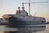 Γαλλία: Αναβάλλει την παράδοση στη Ρωσία του πλοίου Μιστράλ