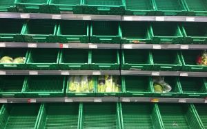 Χωρίς τομάτες και αγγούρια το Λονδίνο – Τα προβλήματα επιδεινώνονται λόγω Brexit