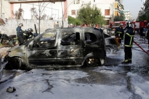 Θεσσαλονίκη: Όχημα τυλίχτηκε στις φλόγες εν κινήσει