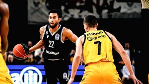 Δραματική νίκη του ΠΑΟΚ με ανατροπή στο ντέρμπι των «Δικεφάλων» (76-78)