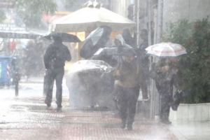 Βροχές και ισχυρές καταιγίδες και τη Δευτέρα και Τρίτη