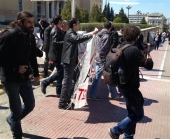 Εισβολή αντιεξουσιαστών στο προαύλιο της Βουλής