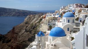 Telegraph: Σε ισχυρή θέση να υποδεχθεί επισκέπτες η Σαντορίνη