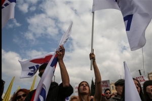 Θεσσαλονίκη: Κατάληψη στα κεντρικά του ΙΚΑ από το ΠΑΜΕ