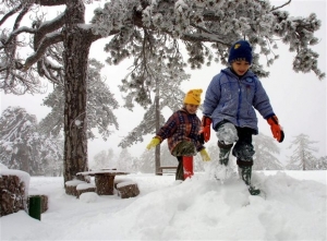 Βαρυχειμωνιά και στην Κύπρο - Χιόνια στα ορεινά Λεμεσού-Πάφου