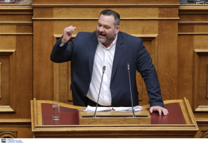 Πρόκληση Λαγού στην Ολομέλεια - Διακόπηκε προσωρινά η συνεδρίαση