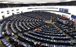 Κομισιόν: 2,7 δισ. στην Ελλάδα για τη στήριξη των επιχειρήσεων και των εργαζομένων
