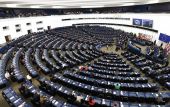 Κομισιόν: 2,7 δισ. στην Ελλάδα για τη στήριξη των επιχειρήσεων και των εργαζομένων
