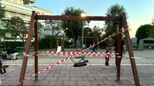 Σοβαρή δολιοφθορά σε παιδική χαρά στην Καλαμαριά
