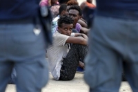 Ιταλία: Κλιμακώνει τις πολιτικές και κοινωνικές εντάσεις το κύμα μετανάστευσης