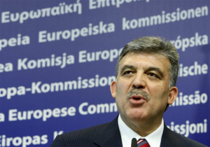 <div>Αντιπολίτευση: Ο στρατός ανάγκασε τον Γκιουλ ν' αποσυρθεί</div>