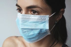 Το Βέλγιο επιβάλει τη χρήση μάσκας στους δημόσιους χώρους των Βρυξελλών