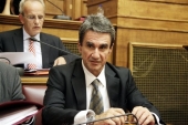 Βουλή: Λοβέρδος στηρίζει Φορτσάκη