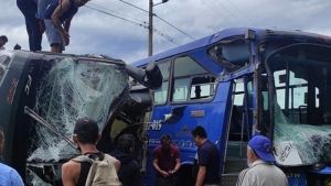 Τραγωδία στον Ισημερινό: Λεωφορείο έπεσε σε χαράδρα – 14 νεκροί