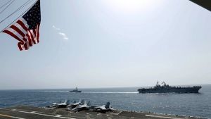 Εκτοξεύθηκαν πυραυλοί προειδοποίησης από το Ιράν κατά αμερικανικών πλοίων στον Κόλπο του Ομάν