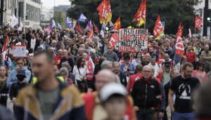 Ο Τύπος επικρίνει «την αποτυχία» και την «αδυναμία» του Μακρόν στη μεταρρύθμιση του συνταξιοδοτικού