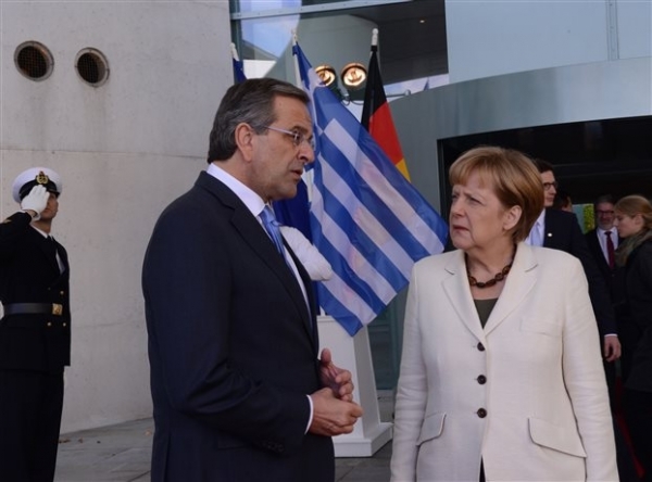 Bloomberg:Η πίεση ΣΥΡΙΖΑ για εκλογές οδήγησε τον Σαμαρά στη Μέρκελ