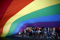 Οργισμένοι οι ομοφυλόφιλοι με τις δηλώσεις Μεϊμαράκη για τους γκέι γάμους