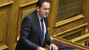 Πέτσας: Μακρόσυρτη κι αργή η άρση των περιοριστικών μέτρων