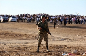 Ο κλοιός της ISIS σφίγγει σε Κομπάνι και δυτικό Ιράκ, οι ΗΠΑ πιέζουν την Τουρκία